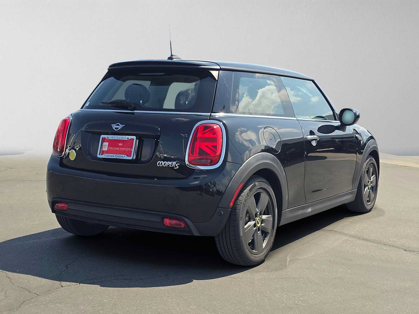 Used 2024 MINI Cooper SE FWD image 3