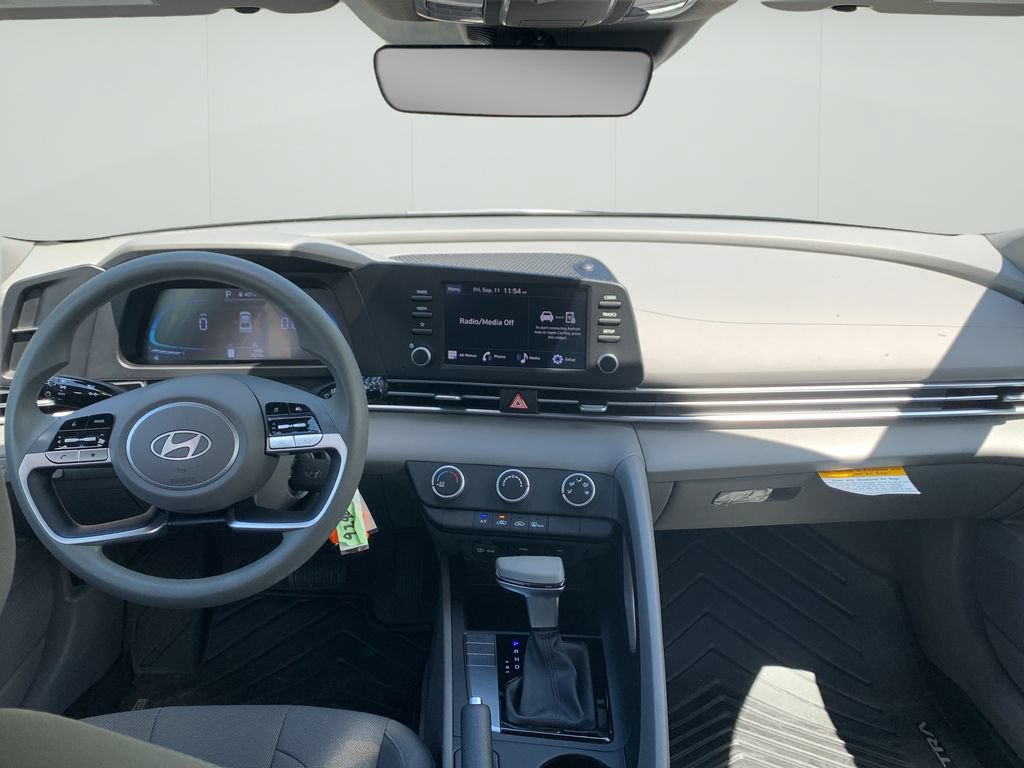 Certified 2026 Hyundai Elantra SE FWD image 21