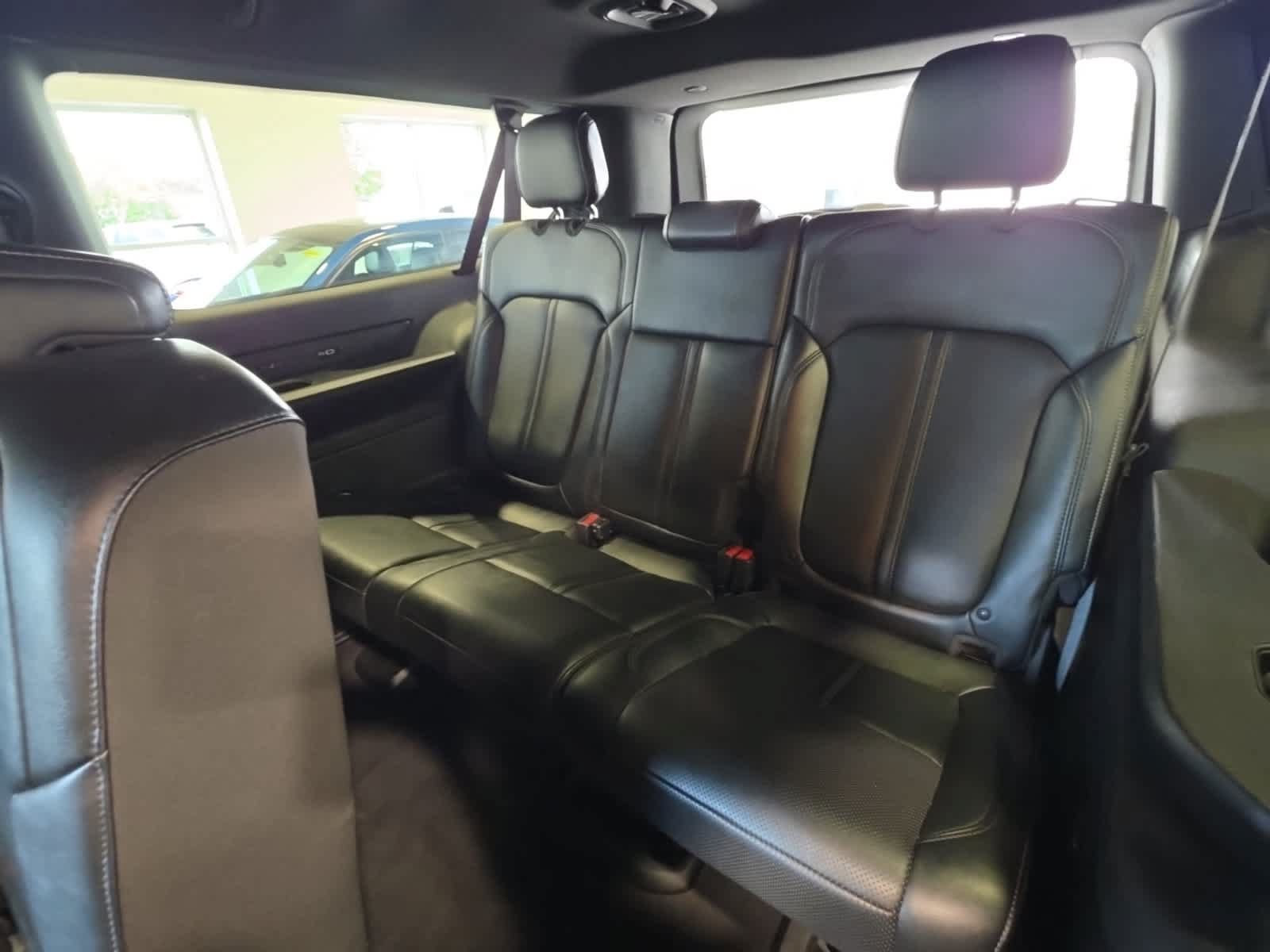 Used 2023 Jeep Wagoneer L Series II AWD/4WD image 32