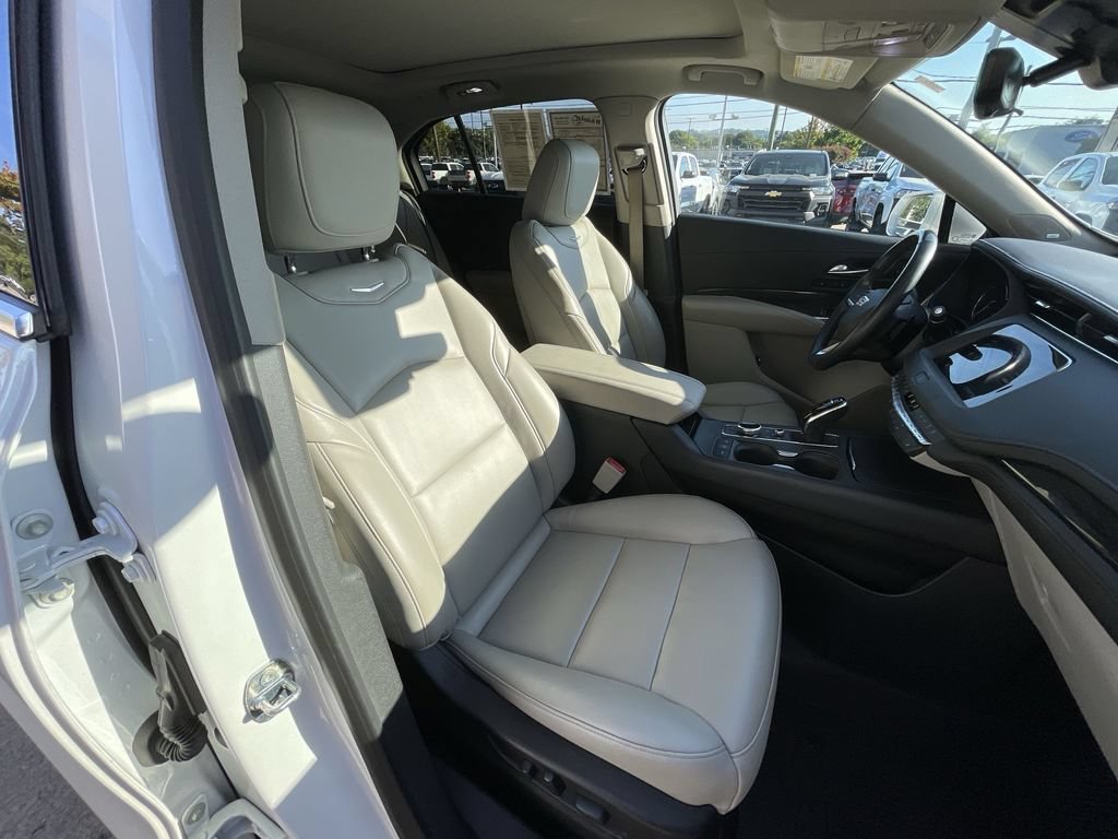 Used 2020 Cadillac XT4 Premium Luxury w/ Enhanced Visibility Package FWD image 28