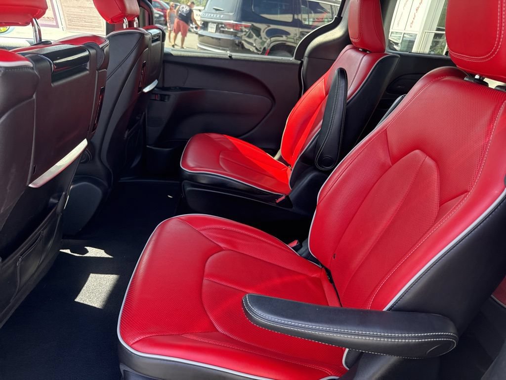 Certified 2020 Chrysler Pacifica Limited w/ Quick Oder Package 2EV RED-S FWD image 16
