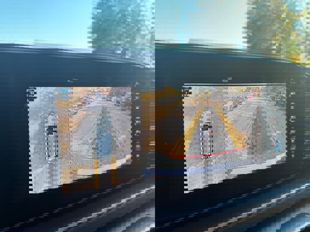 Used 2022 Mercedes-Benz GLE 350 4MATIC w/ Premium Package image 22