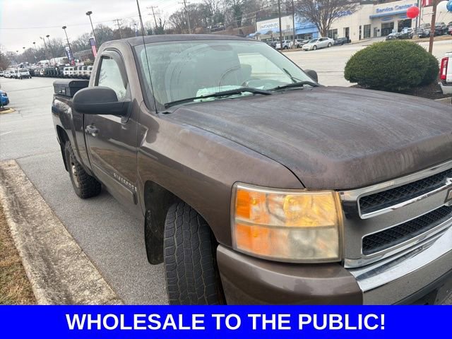 Used 2008 Chevrolet Silverado 1500 LT w/ EZ-Lift Tailgate Package image 3