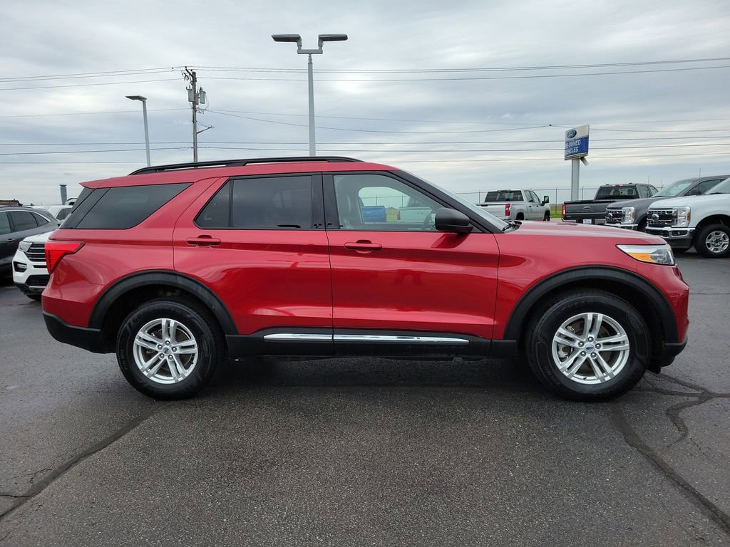 Certified 2023 Ford Explorer XLT w/ Equipment Group 202A AWD/4WD image 3
