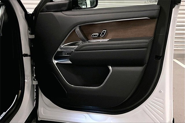 Certified 2025 Land Rover Range Rover SE image 27