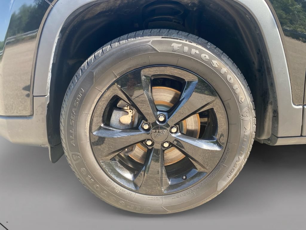 Certified 2019 Jeep Cherokee Latitude Plus AWD/4WD image 9