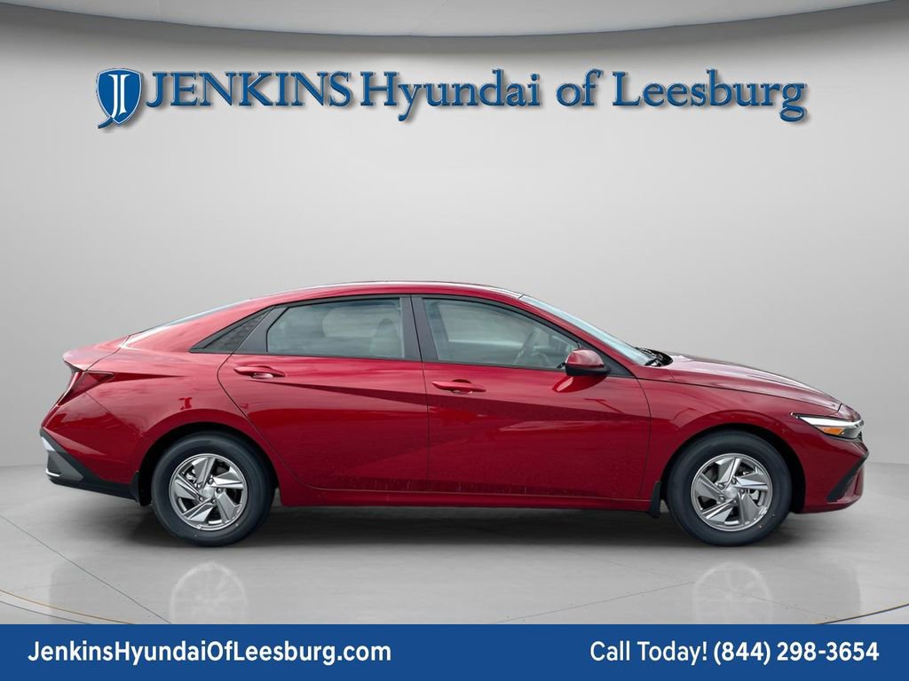 New 2026 Hyundai Elantra SE FWD image 2