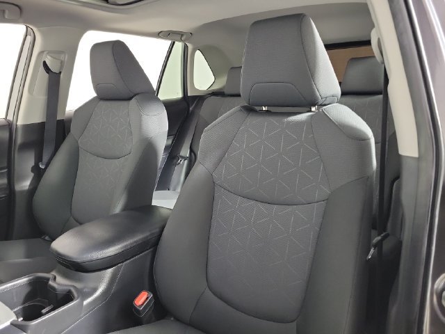 Used 2024 Toyota RAV4 XLE w/ Convenience Package FWD image 20