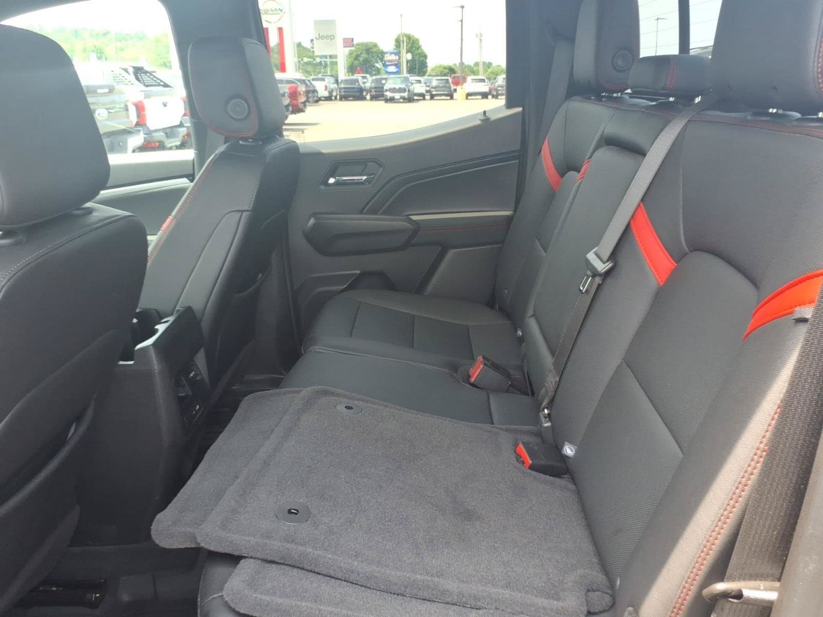 Used 2023 Chevrolet Colorado Z71 w/ Z71 Convenience Package 2 AWD/4WD image 8