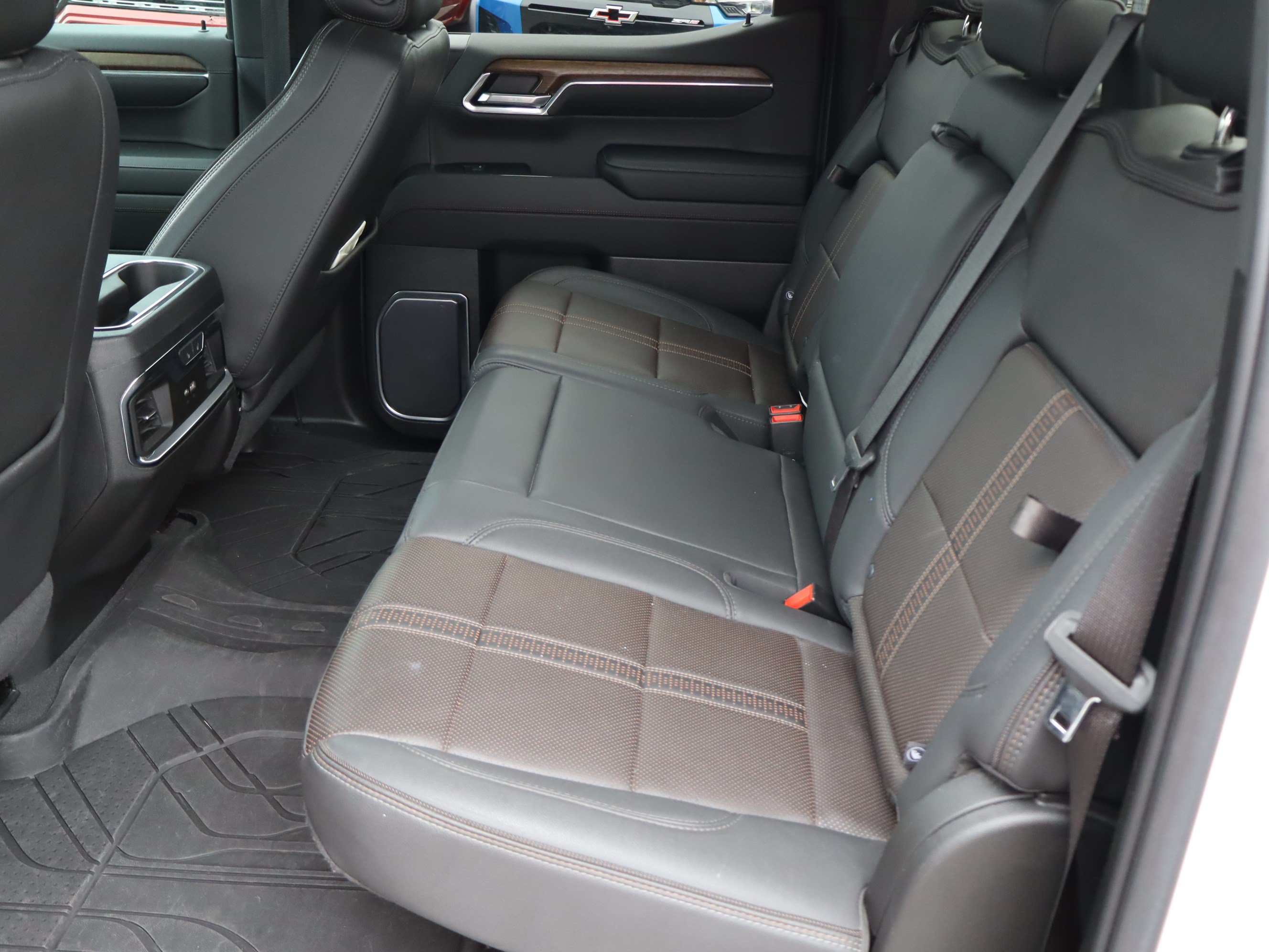 Used 2023 Chevrolet Silverado 1500 High Country w/ High Country Premium Package AWD/4WD image 35