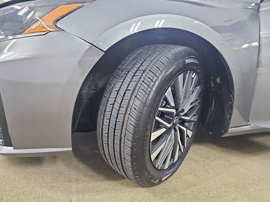 Used 2025 Nissan Altima 2.5 SV FWD image 37