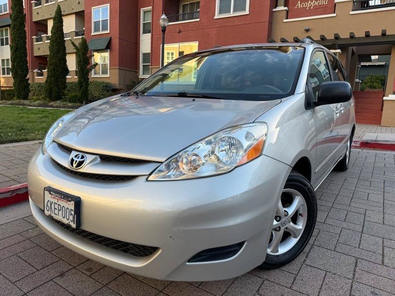 Used 2010 Toyota Sienna LE FWD image 13