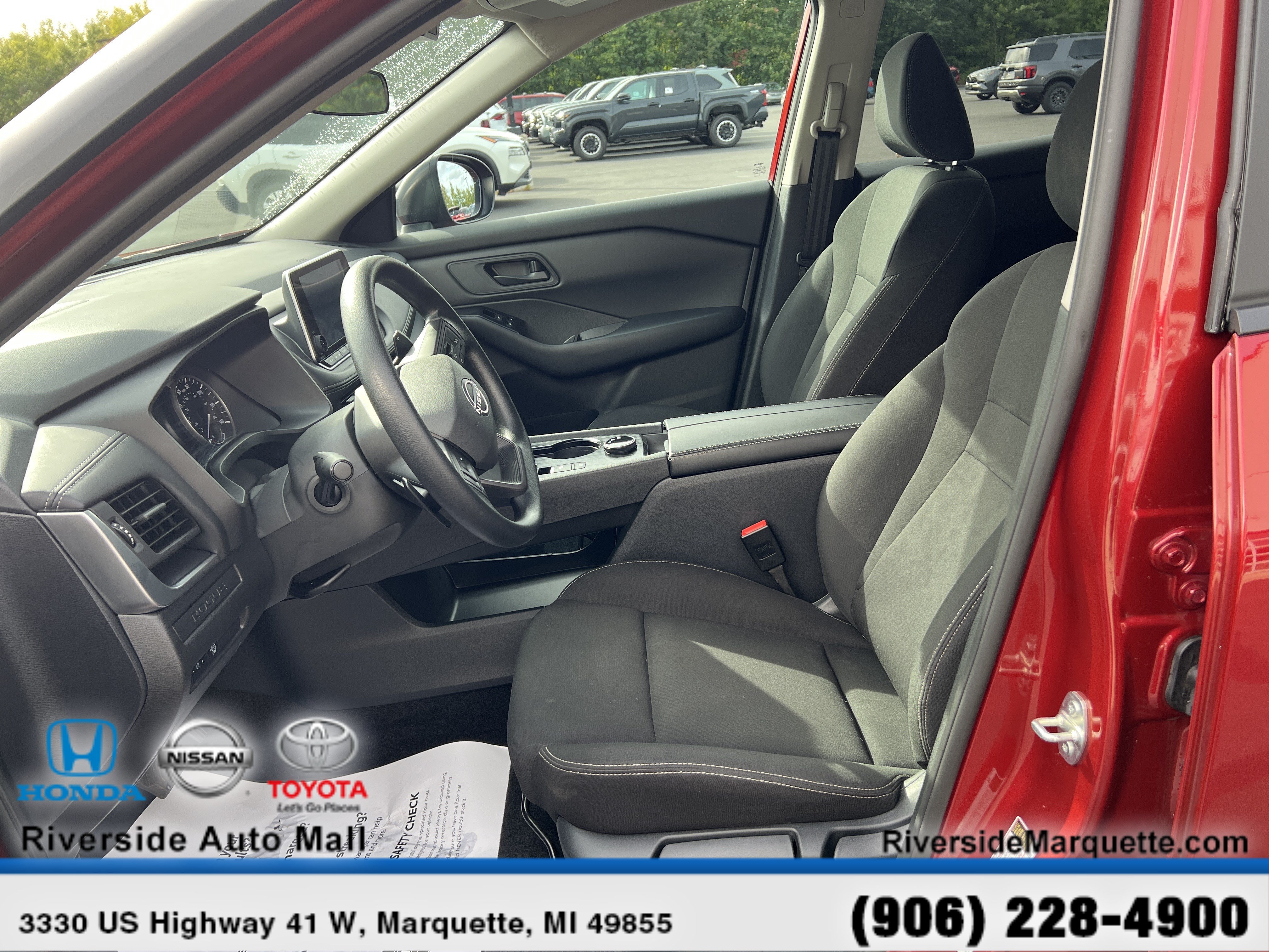 Used 2025 Nissan Rogue S AWD/4WD image 15