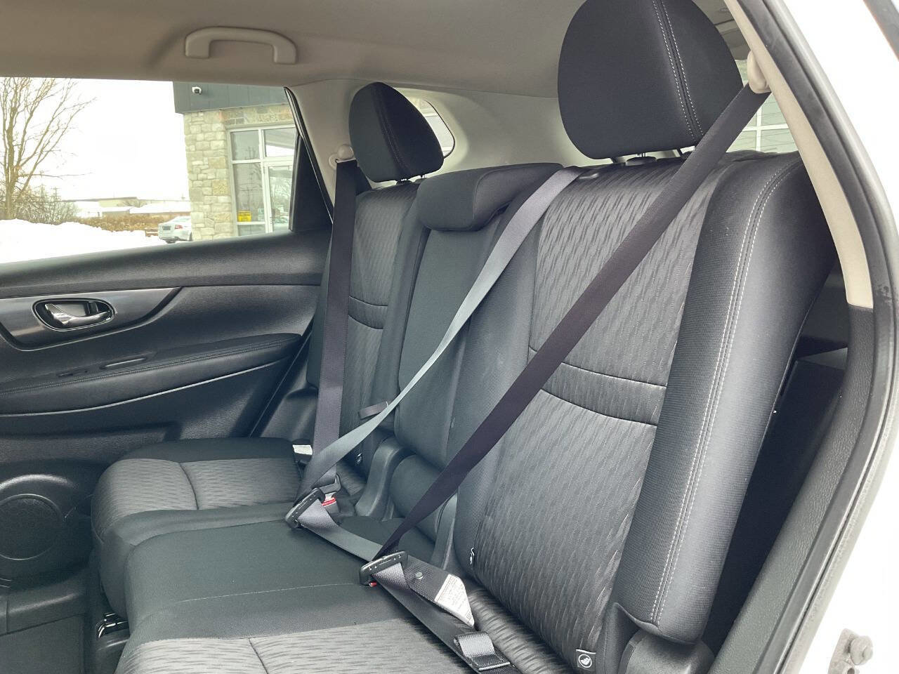 Used 2018 Nissan Rogue SV w/ Premium Package image 32