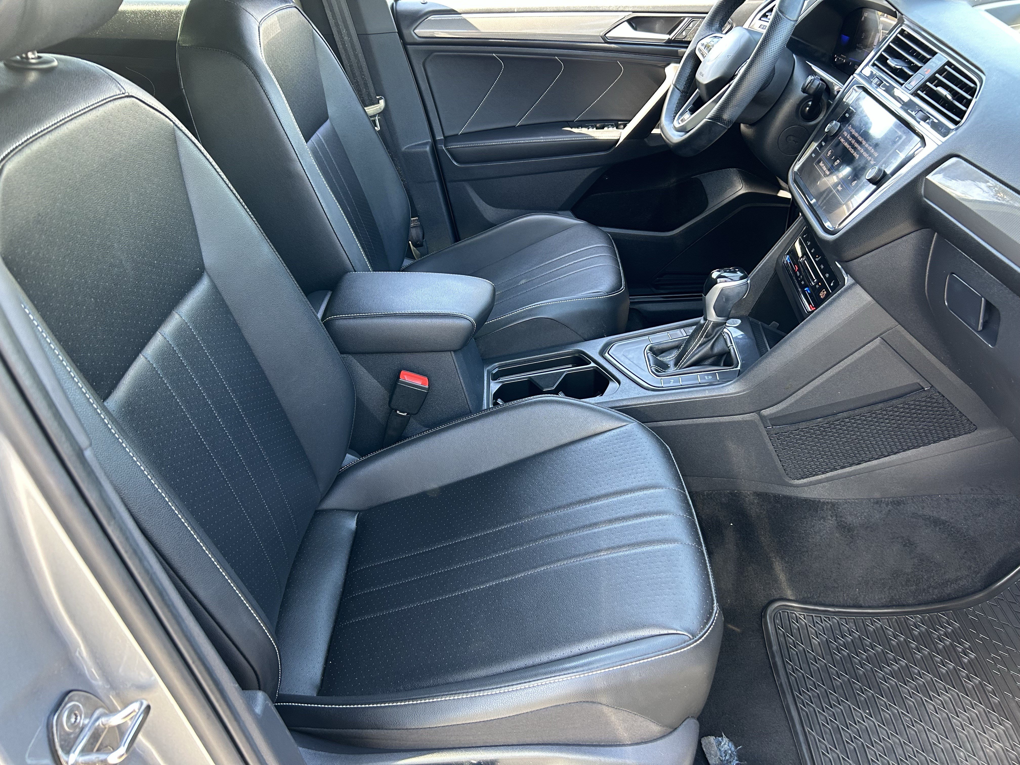 Used 2023 Volkswagen Tiguan SE R-Line FWD image 9
