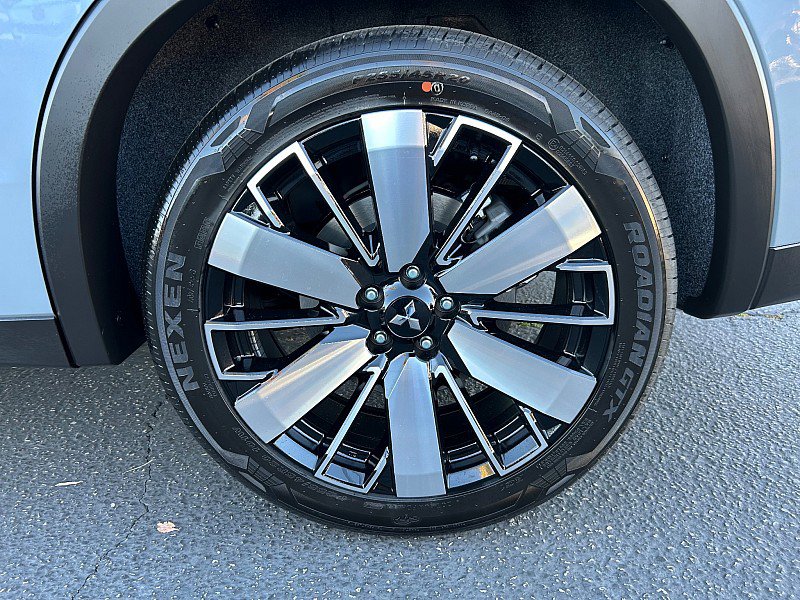 New 2026 Mitsubishi Outlander SE image 9