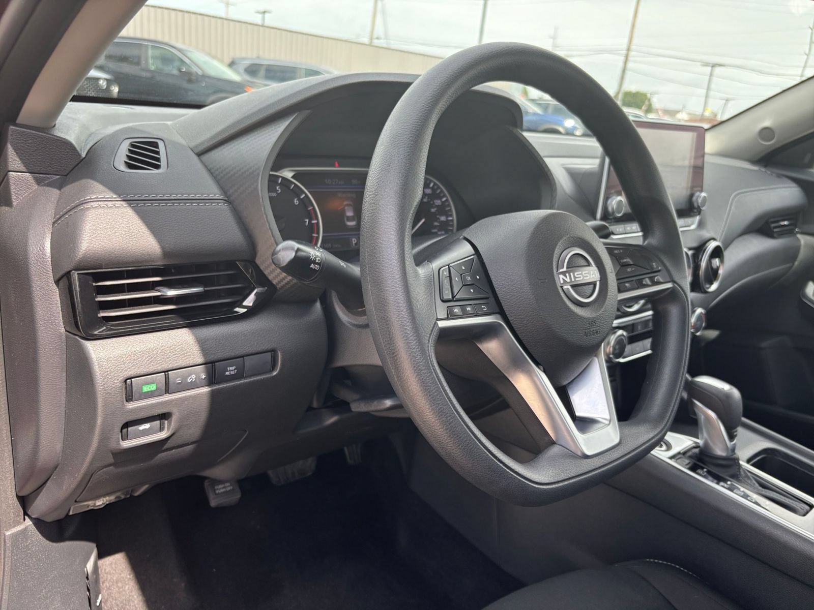 Used 2025 Nissan Sentra SV FWD image 33