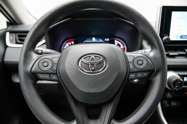 Used 2025 Toyota RAV4 XLE AWD/4WD image 4