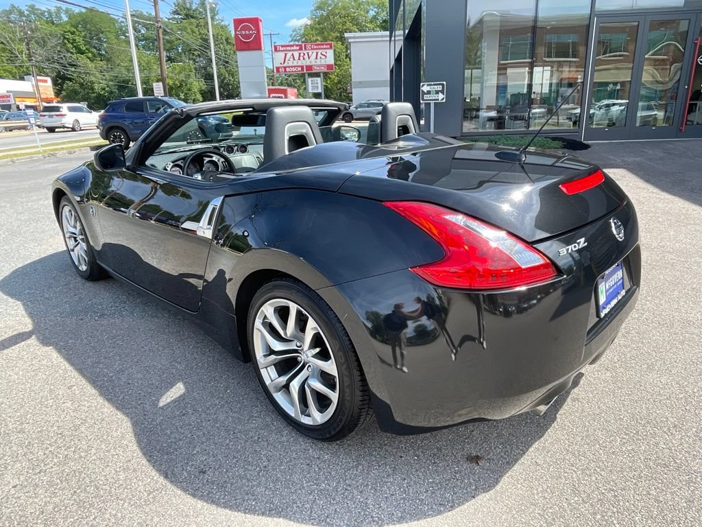 Used 2010 Nissan 370Z Touring RWD image 10