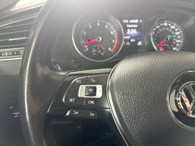 Used 2018 Volkswagen Tiguan SEL AWD/4WD image 12