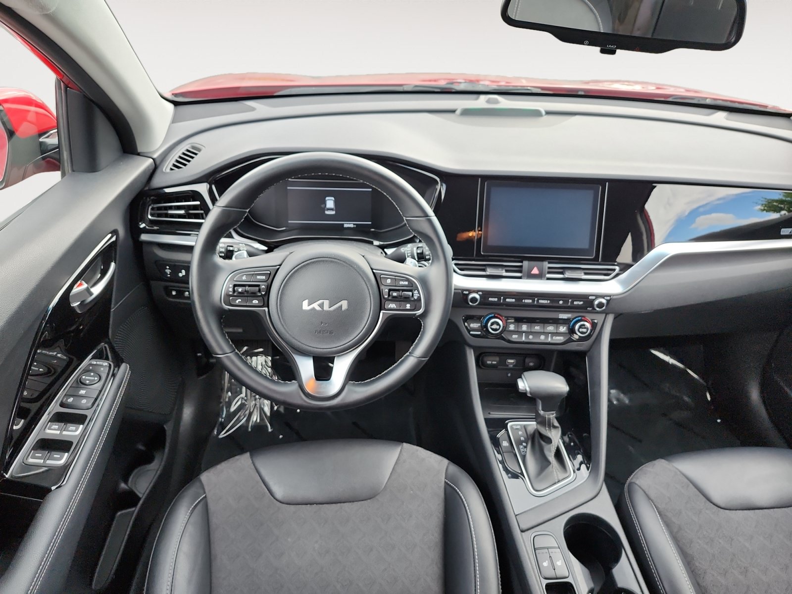 Used 2022 Kia Niro EX FWD image 11