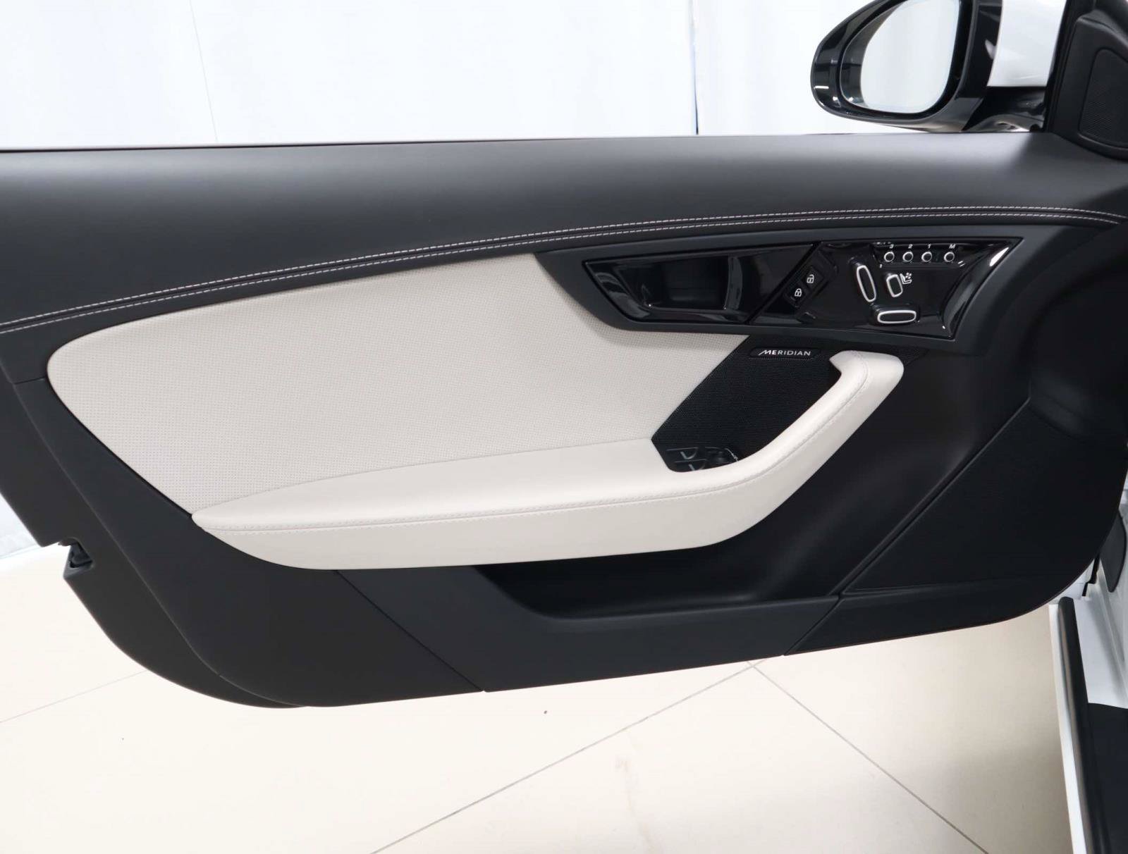 Used 2024 Jaguar F-TYPE Convertible AWD image 23