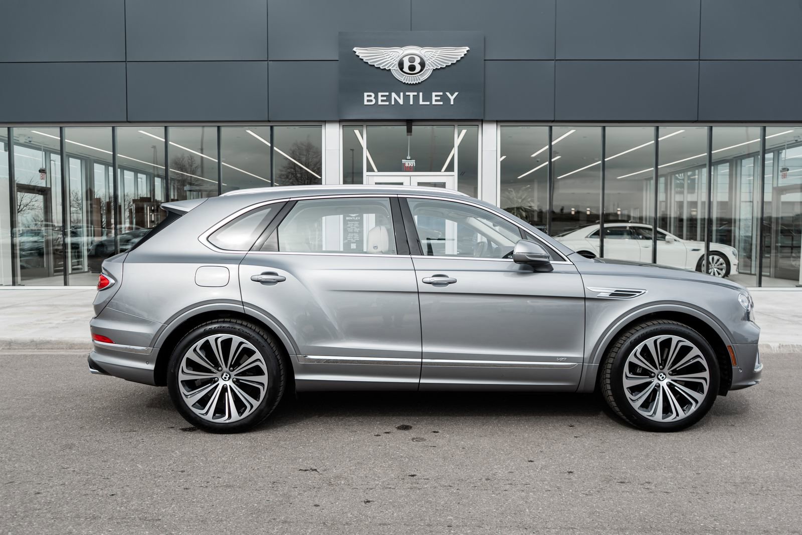 Certified 2022 Bentley Bentayga image 14