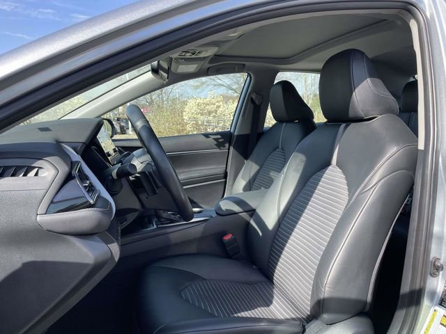 Used 2024 Toyota Camry SE w/ Convenience Package image 18