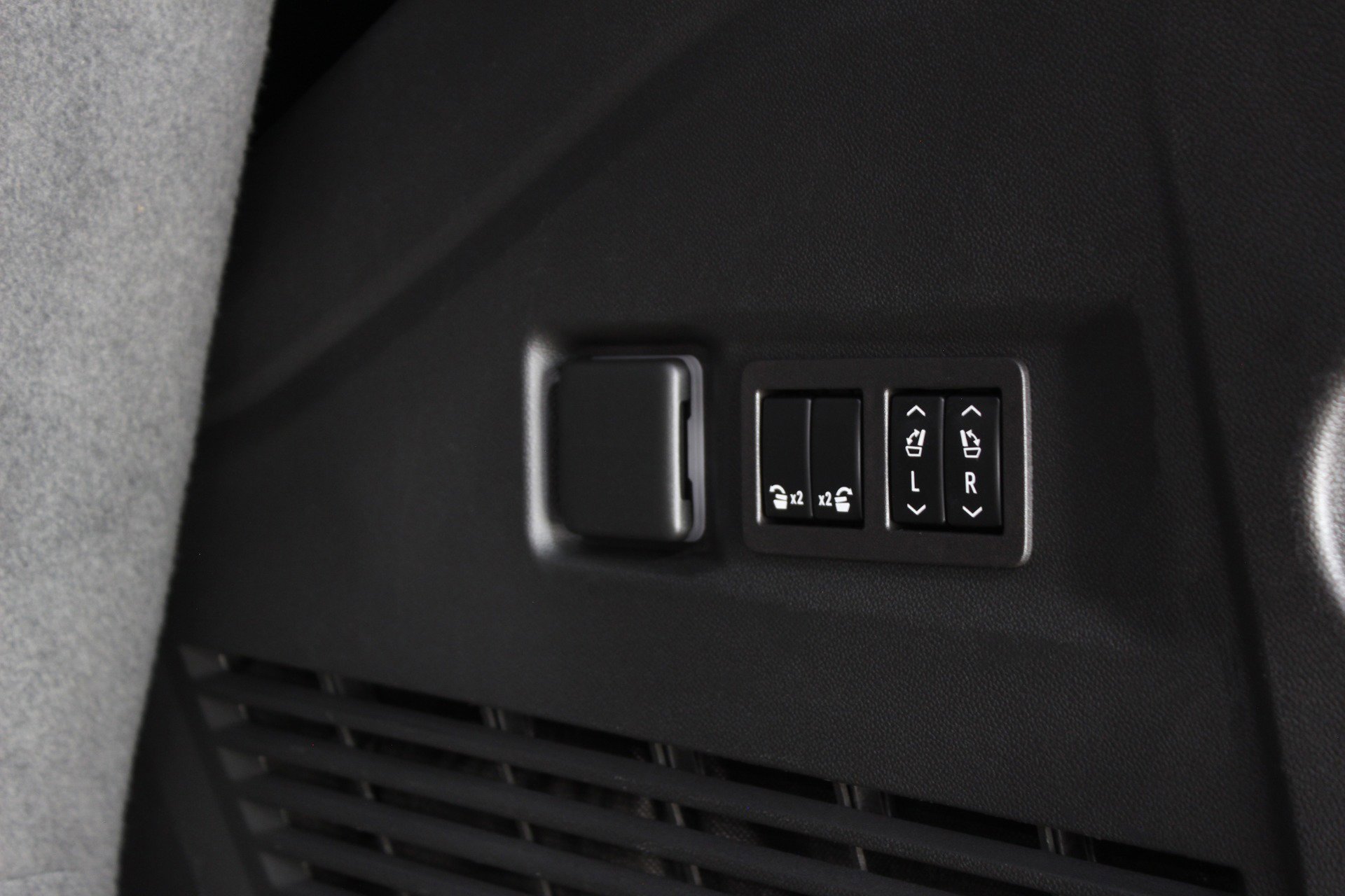 Used 2023 GMC Yukon Denali w/ Advanced Technology Package image 73