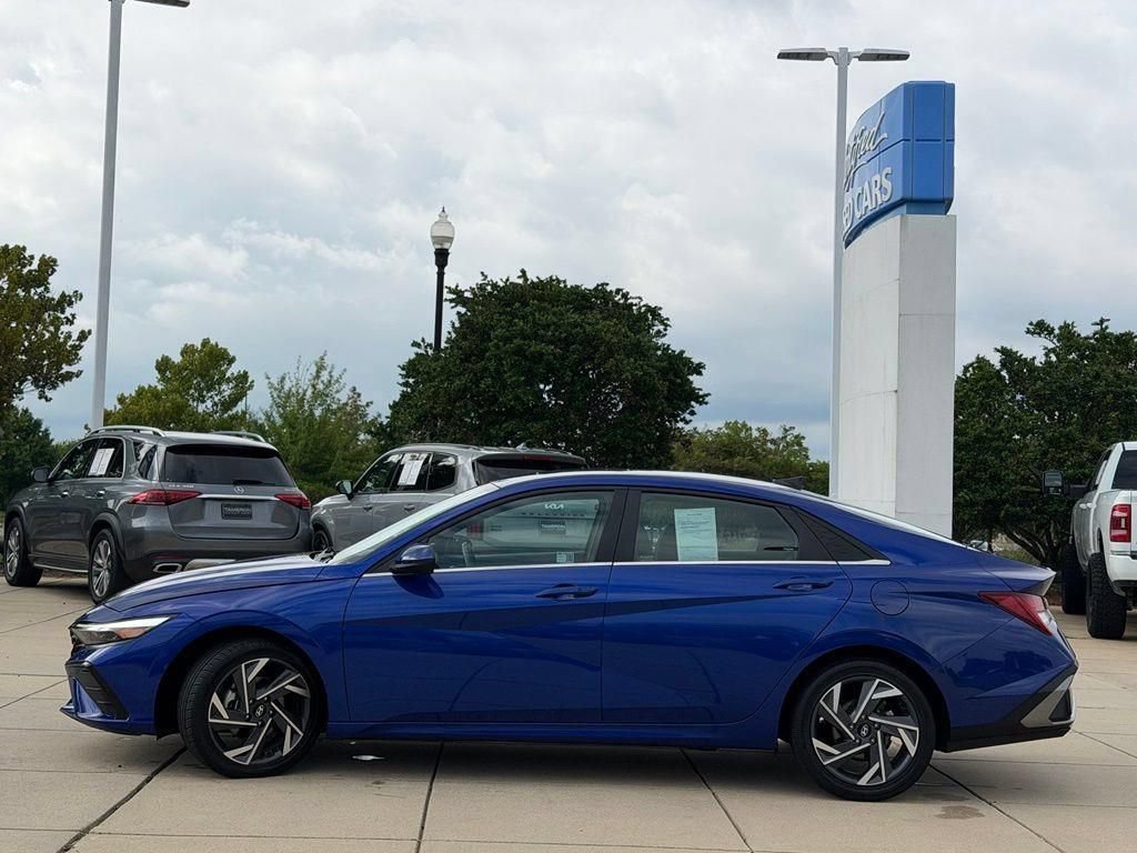 Used 2025 Hyundai Elantra SEL FWD image 6
