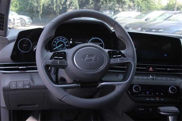 Certified 2025 Hyundai Elantra SEL image 13