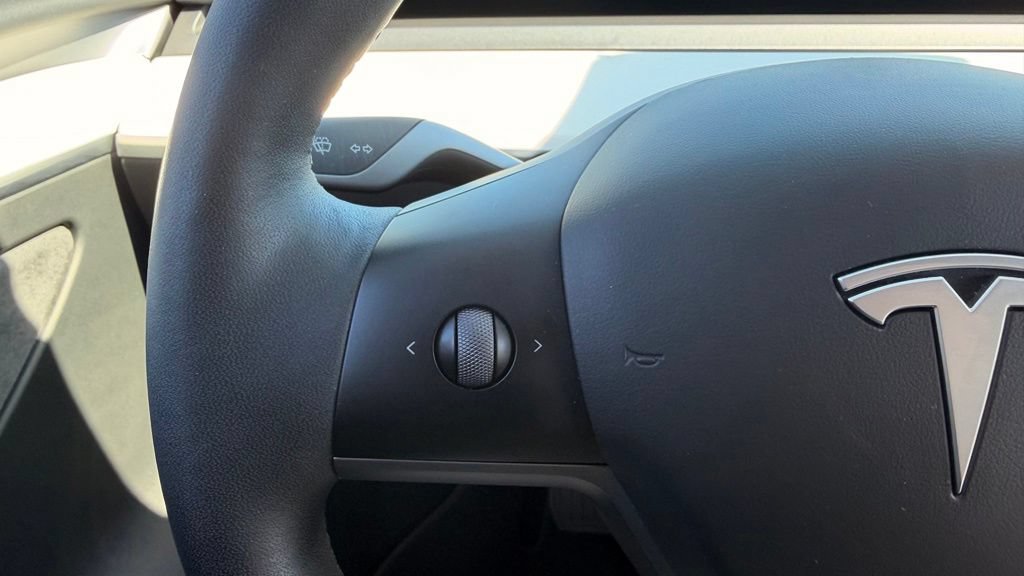 Used 2025 Tesla Model Y Long Range AWD/4WD image 9
