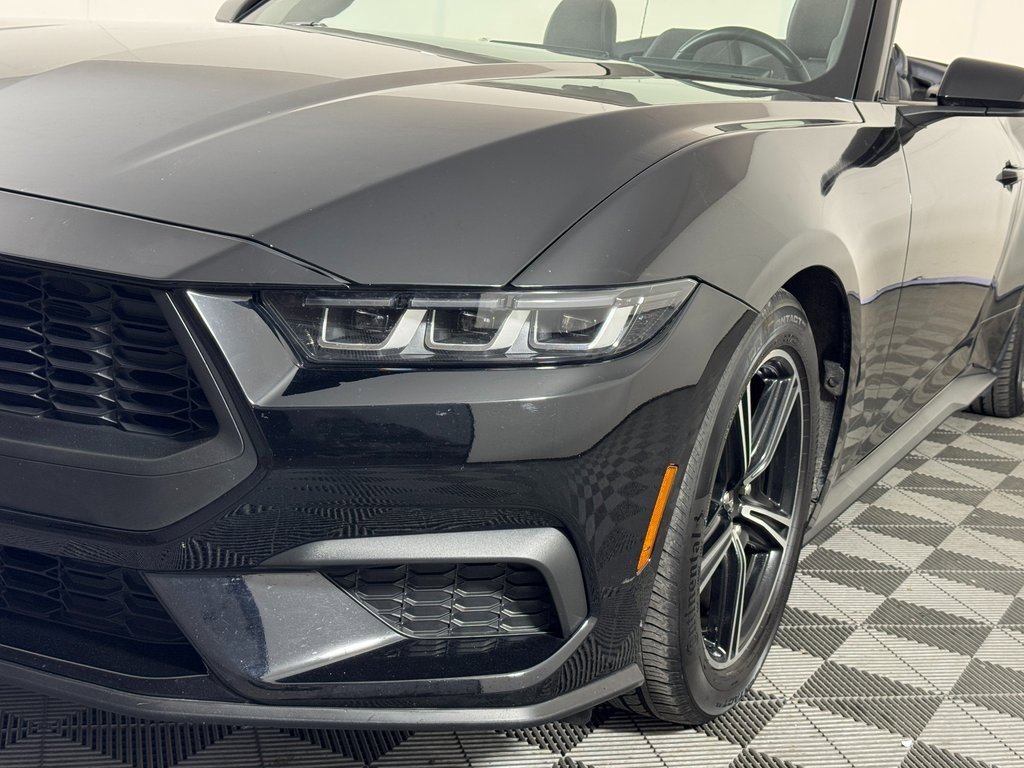 Used 2024 Ford Mustang Convertible image 12