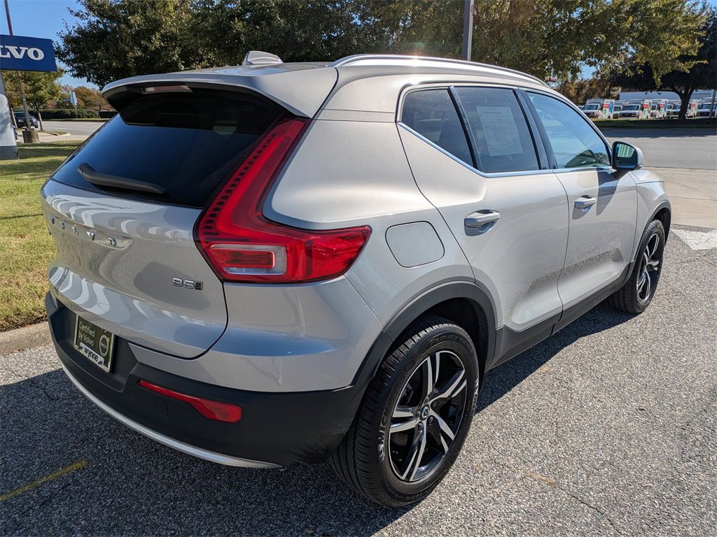 Certified 2025 Volvo XC40 B5 Core image 4