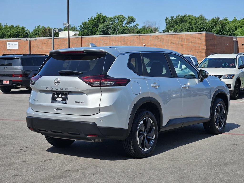 Used 2024 Nissan Rogue SV AWD/4WD image 4