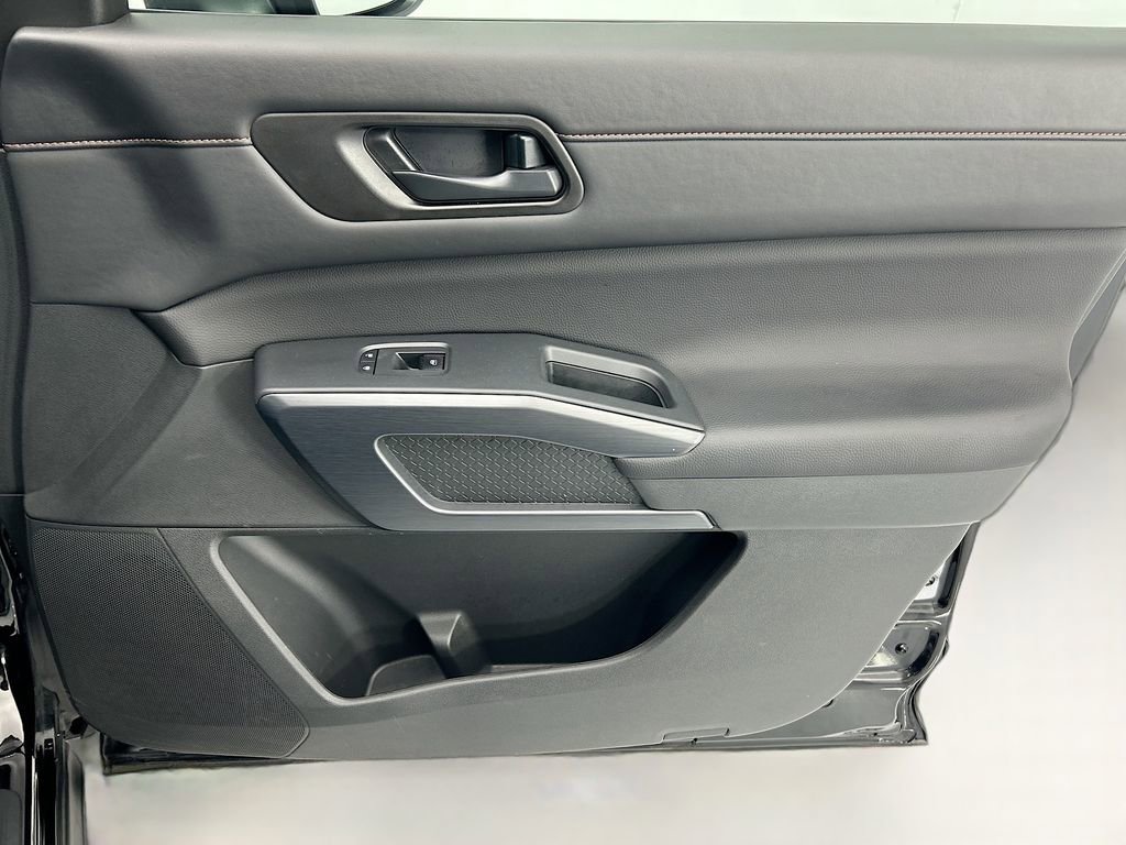 Used 2025 Nissan Pathfinder Rock Creek AWD/4WD image 23