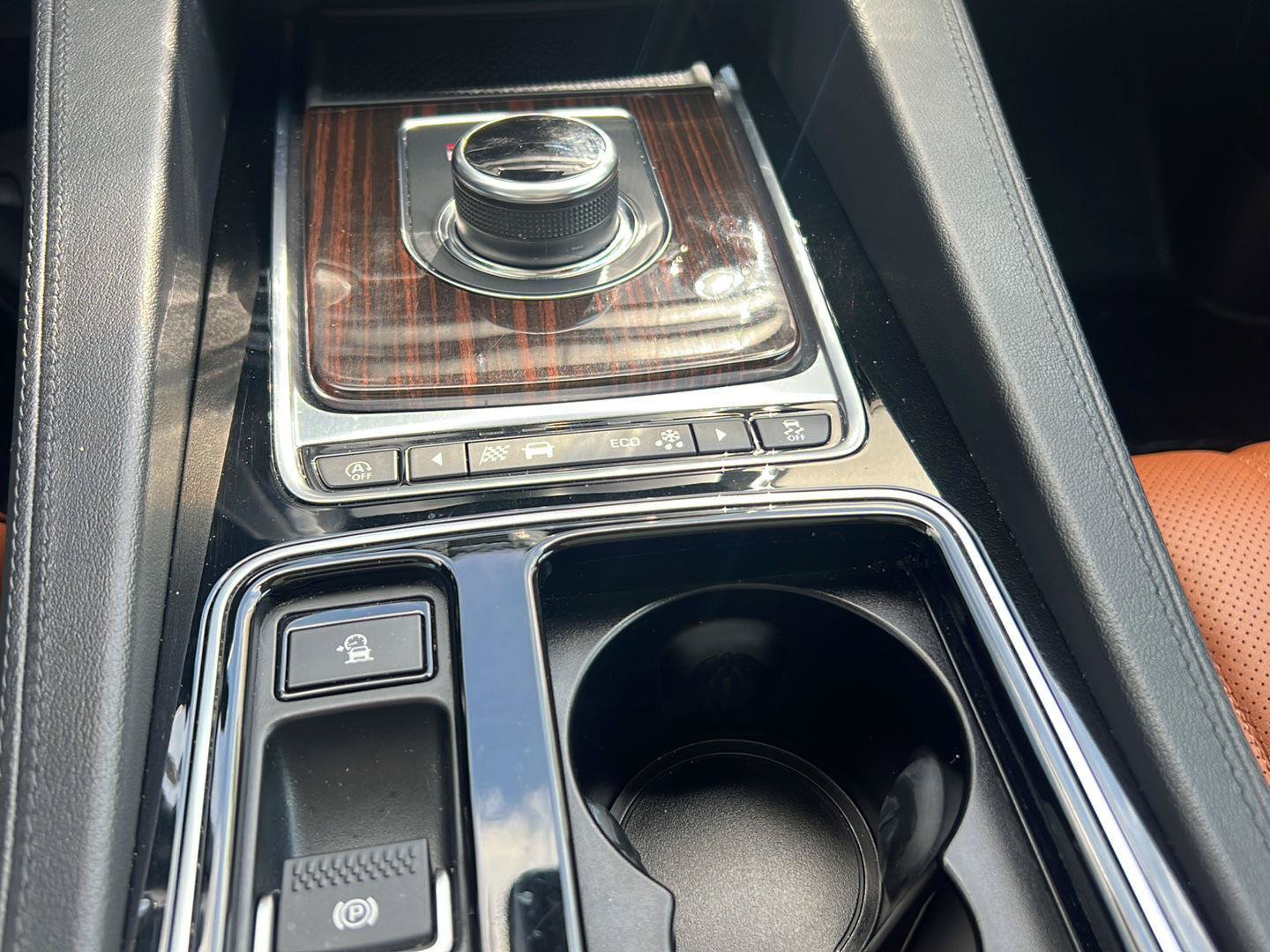 Used 2018 Jaguar F-PACE Portfolio AWD/4WD image 15