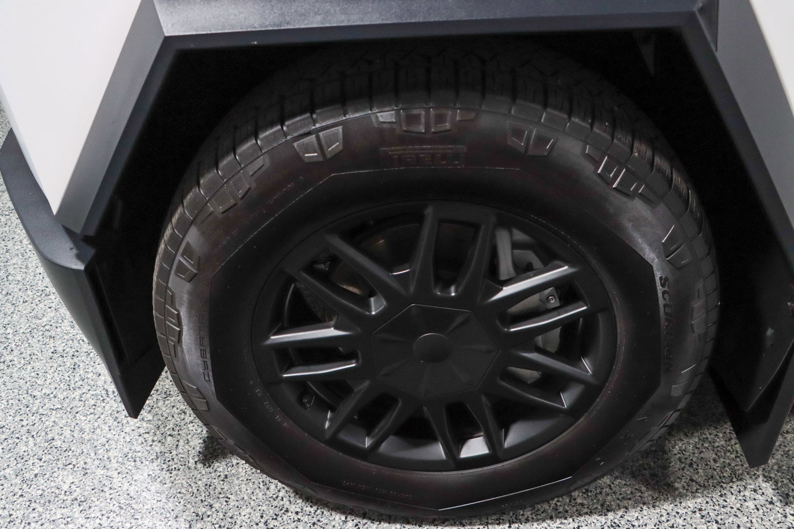 Used 2024 Tesla Cybertruck AWD Crew Cab image 11