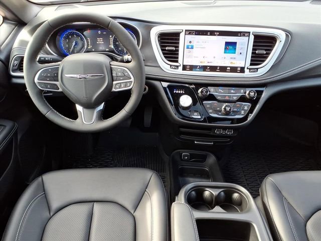 New 2025 Chrysler Pacifica Select w/ Fav Edition Package FWD image 14