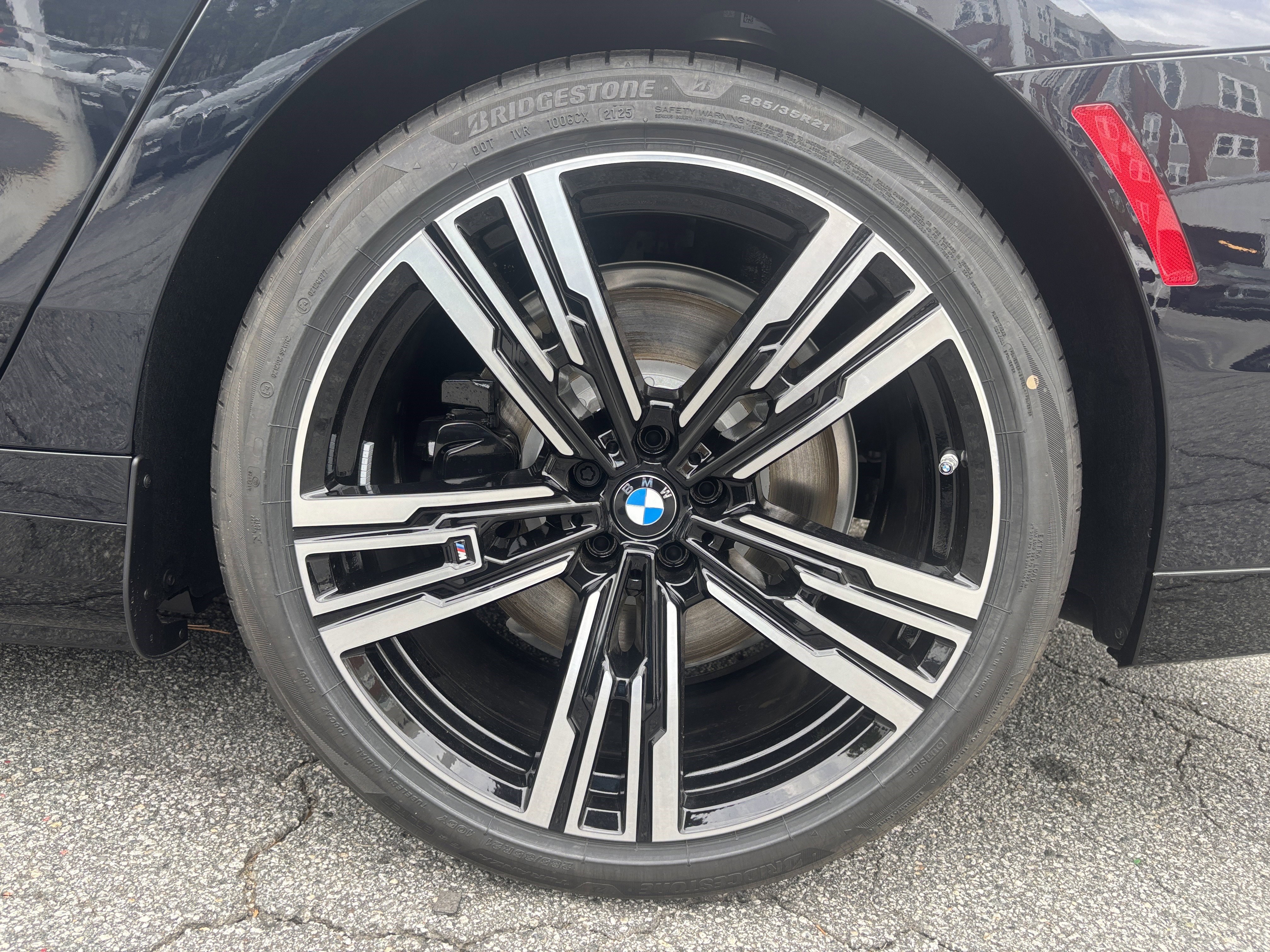 New 2026 BMW 750e xDrive image 7