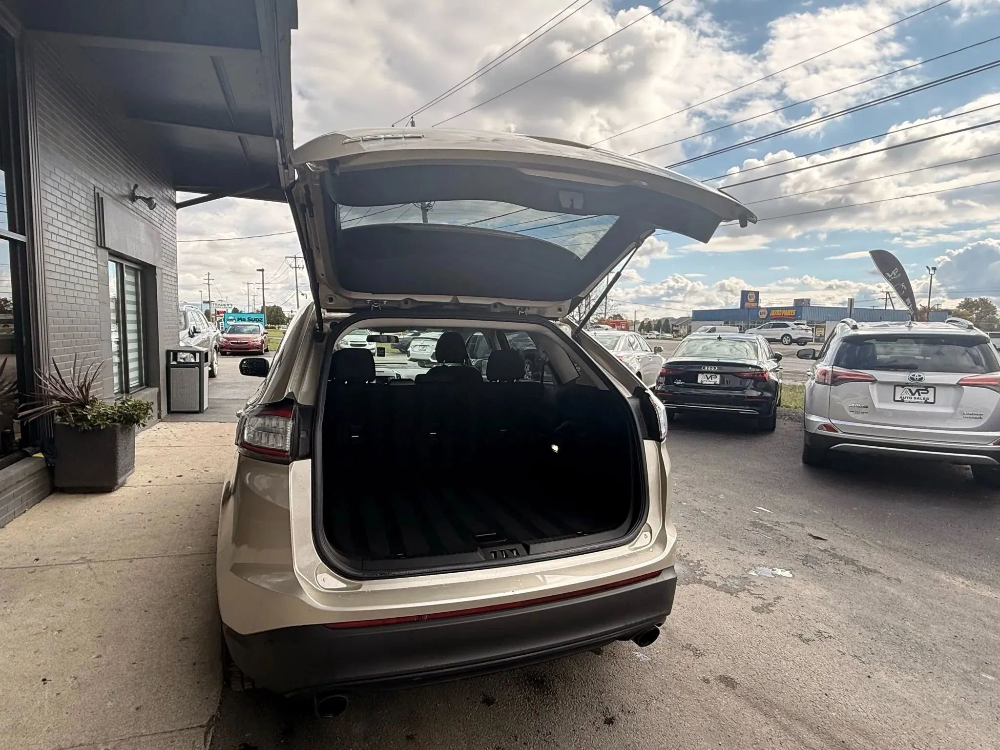 Used 2017 Ford Edge SE AWD/4WD image 9