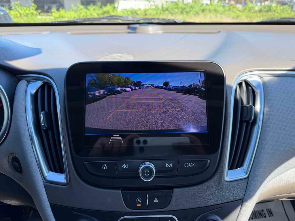 Used 2020 Chevrolet Malibu LT image 29