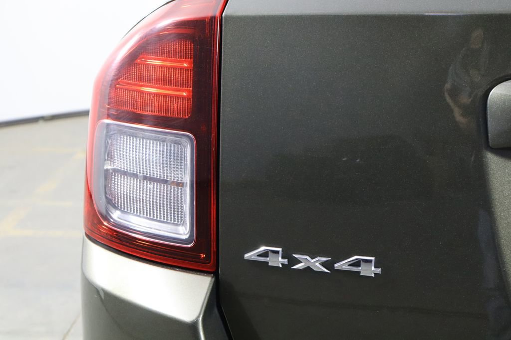 Used 2016 Jeep Compass High Altitude image 33