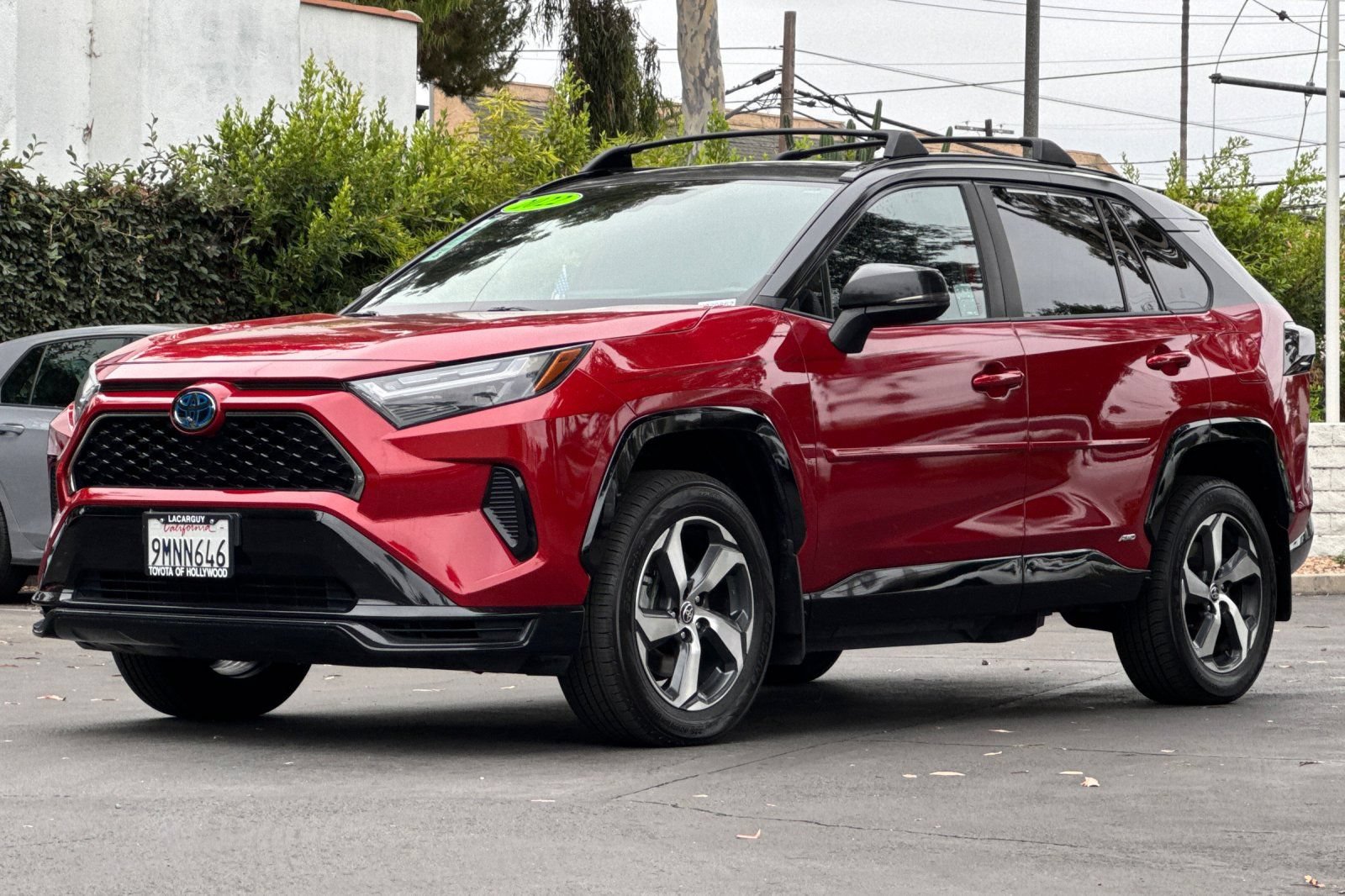 Used 2022 Toyota RAV4 SE w/ Weather & Moonroof Package AWD/4WD image 8