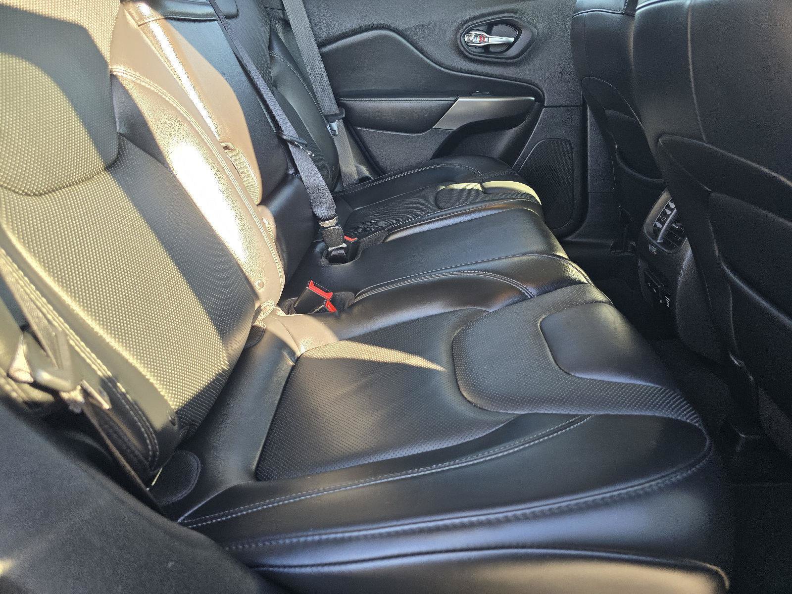 Used 2019 Jeep Cherokee Limited AWD/4WD image 13