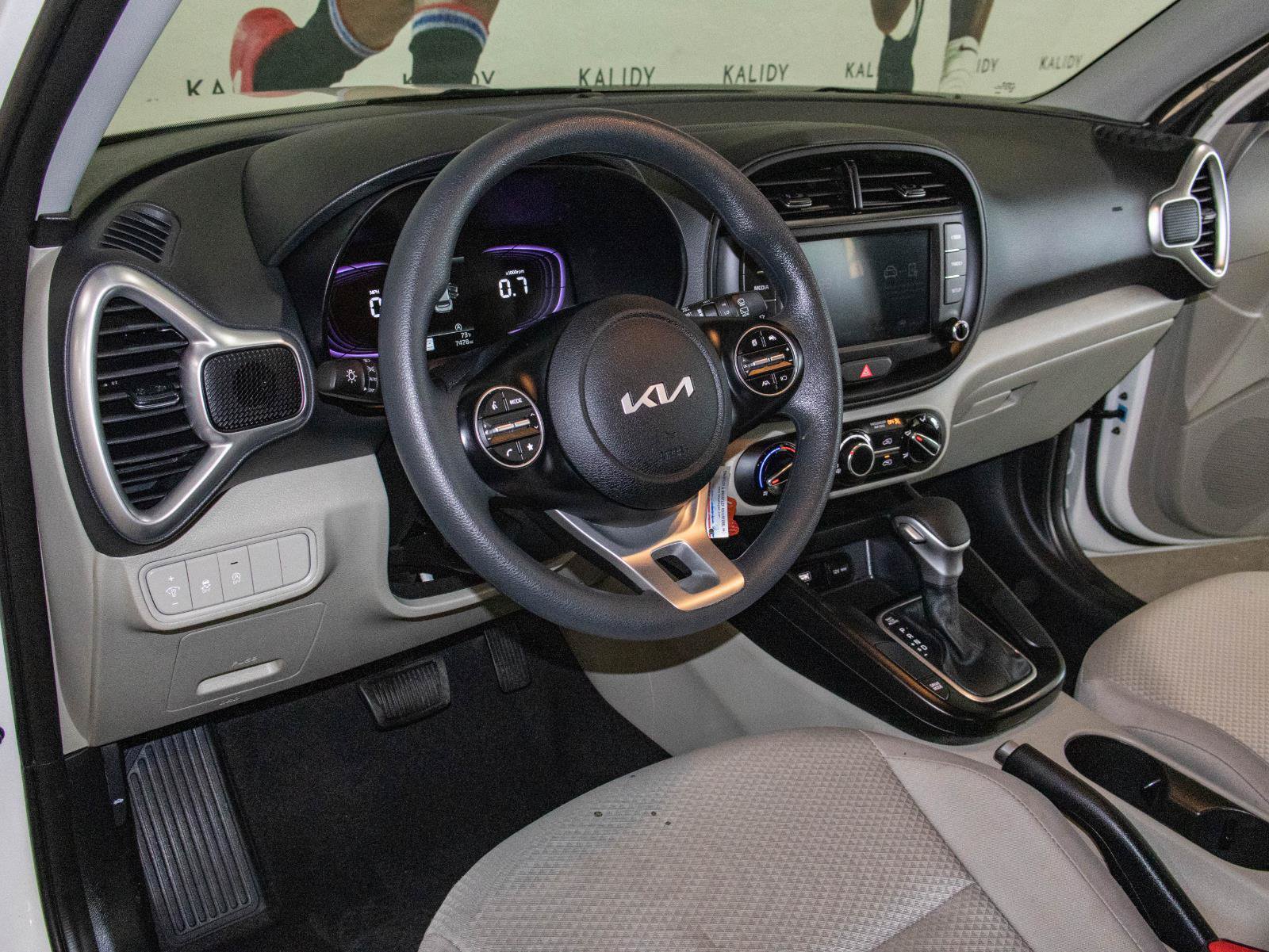 Used 2025 Kia Soul LX w/ LX Technology Package FWD image 5