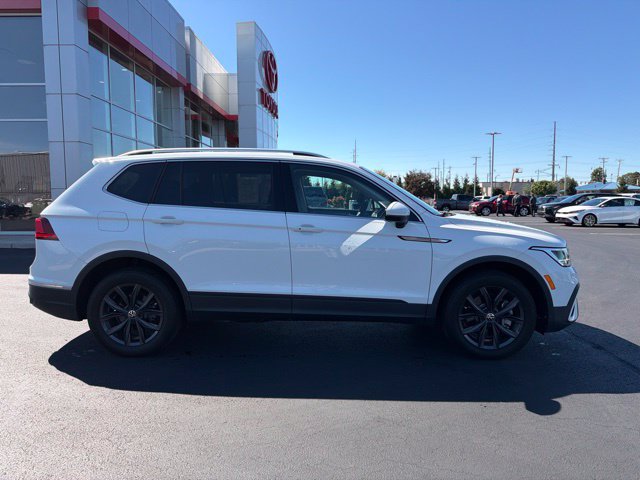 Used 2024 Volkswagen Tiguan SE AWD/4WD image 8