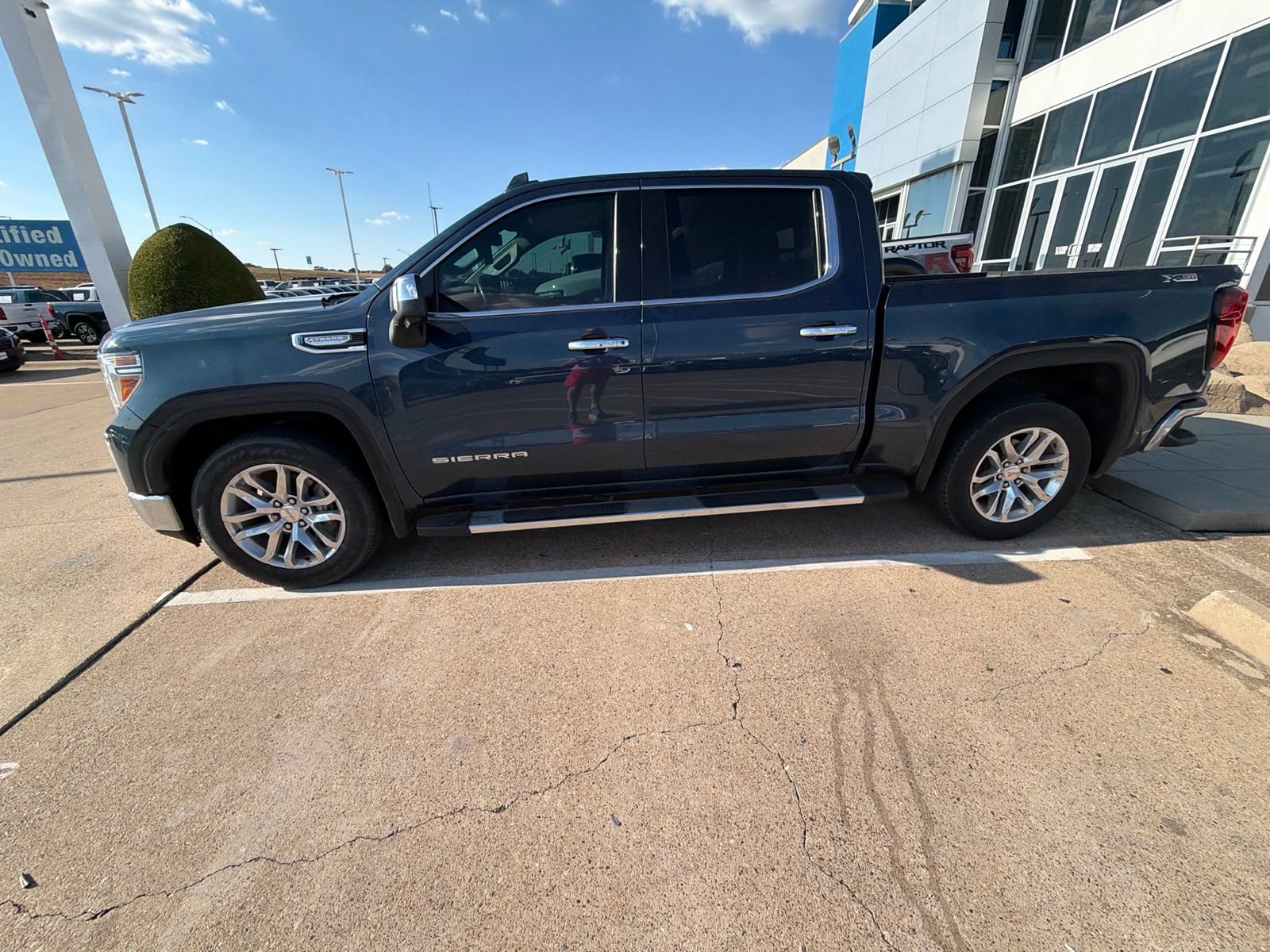 Used 2022 GMC Sierra 1500 SLT AWD/4WD image 2