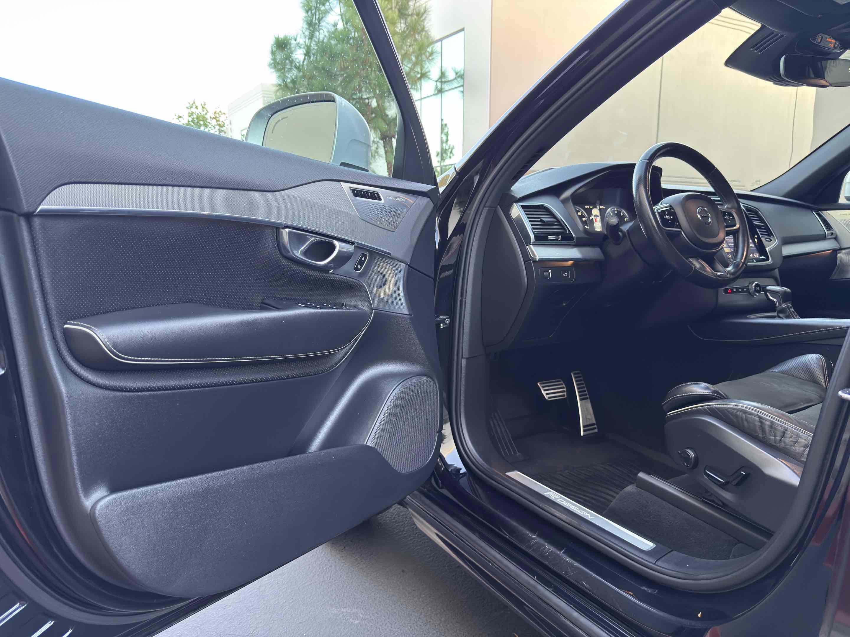 Used 2016 Volvo XC90 T6 R-Design w/ Vision Package image 46