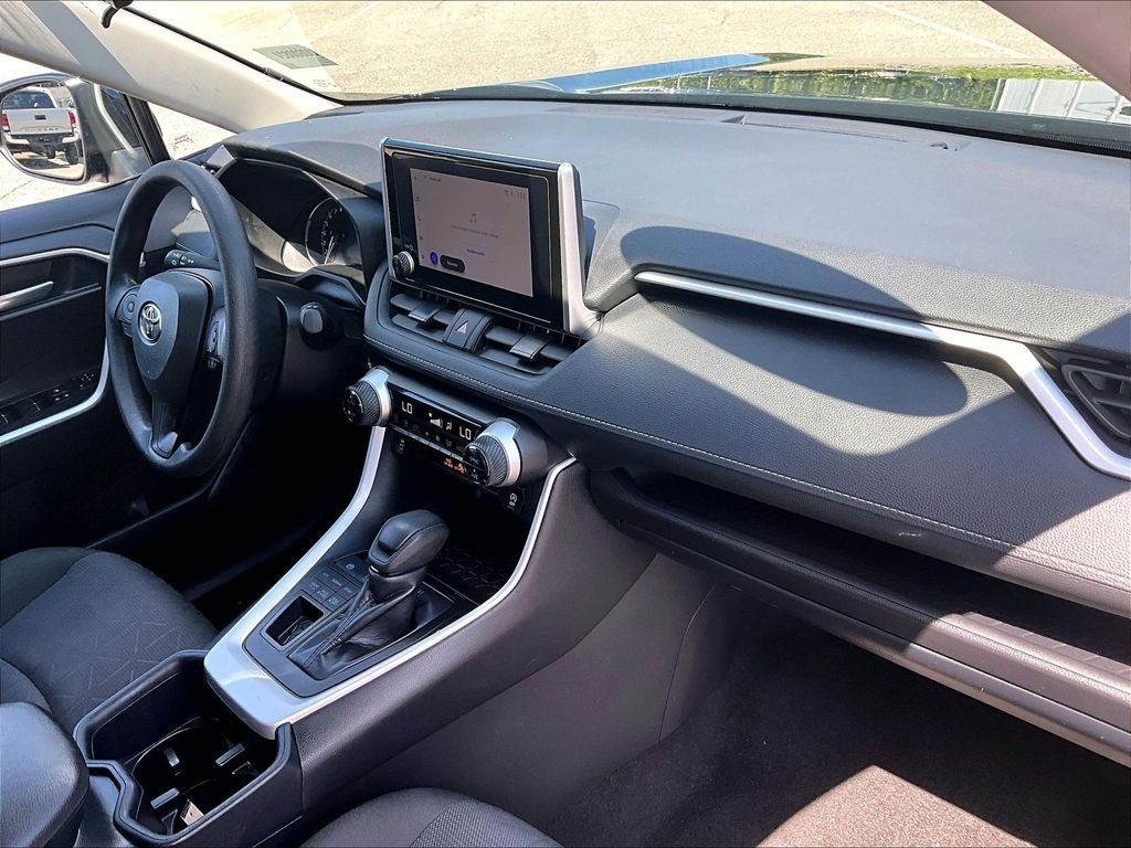 Used 2025 Toyota RAV4 XLE AWD/4WD image 14